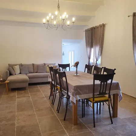 Terres Du Baguier Holiday home *
