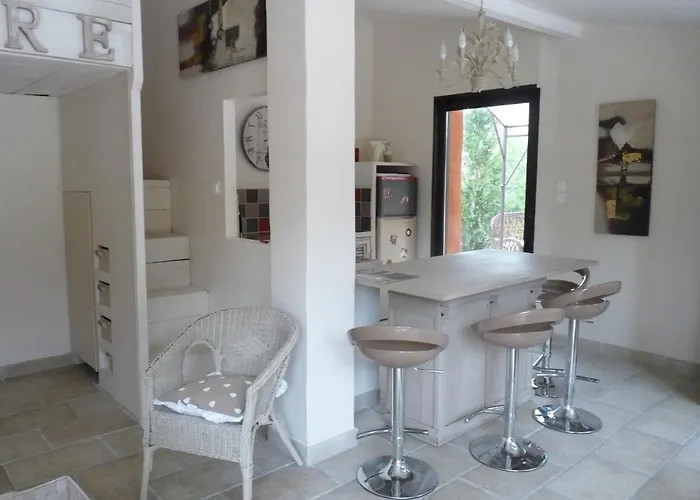 בית נופש Terres Du Baguier Ceyreste