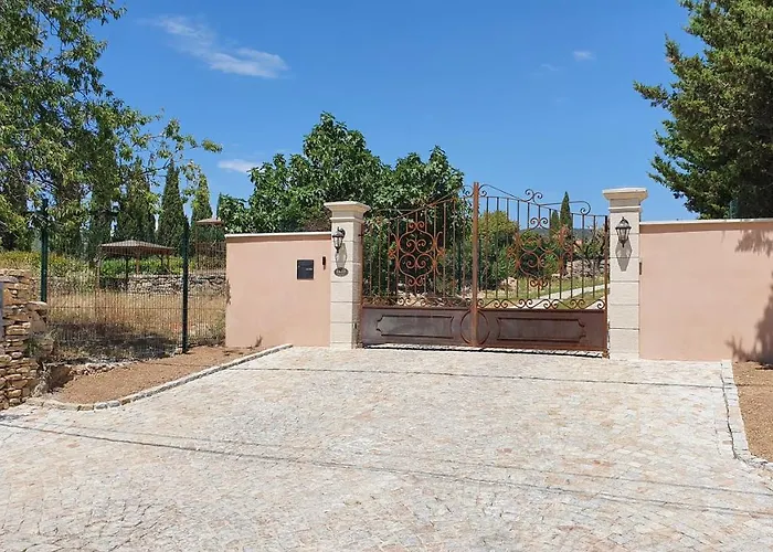 Terres Du Baguier Vakantiehuis Ceyreste