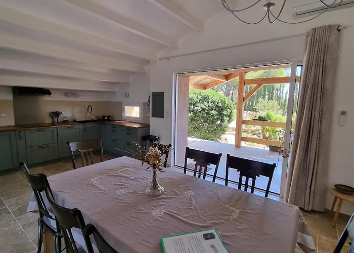 בית נופש Terres Du Baguier Ceyreste